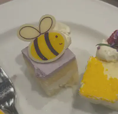 I liked this bee cake jelly thing the hotel had at tea-time. It was different from the other cakes, and cute :D